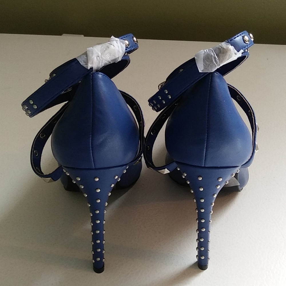 High-Heeled Shoes with Rivets - Picture 3 of 7